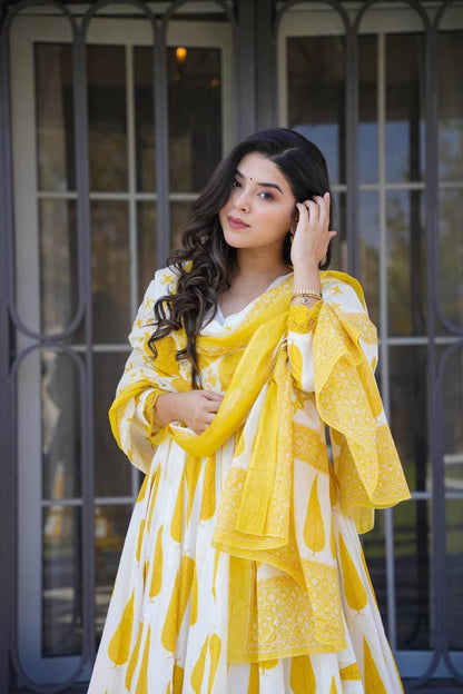 Yellow Leaf Muslin Suit Set | Womenoutfitstudio