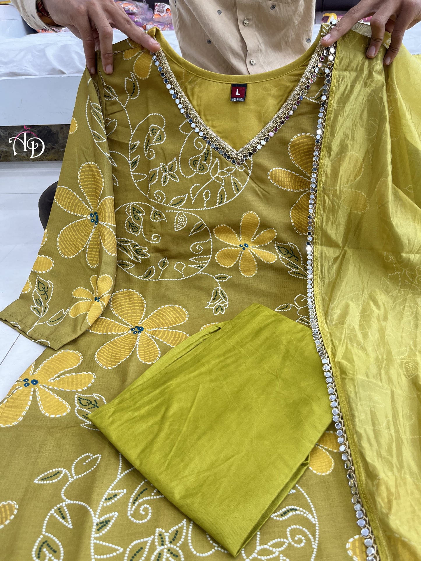 Heavy Muslin Silk Suit Set with Organza Dupatta | Womenoutfitstudio